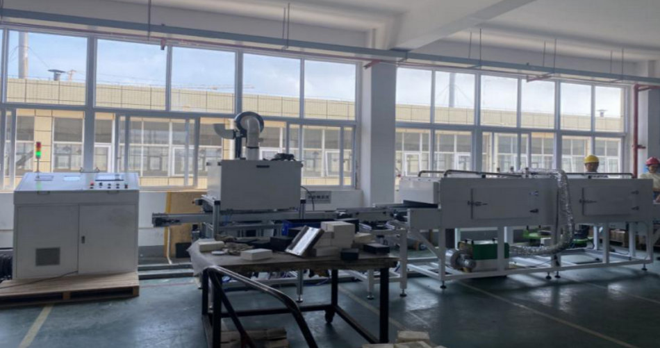 腾博汇游戏官网特瓷陶瓷橡胶复合衬板硫化喷胶线